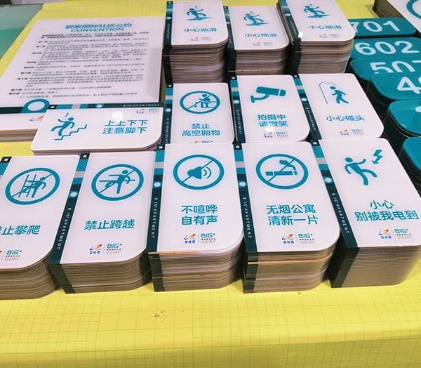 亞加力膠板定制展覽展示牌:圖片 2