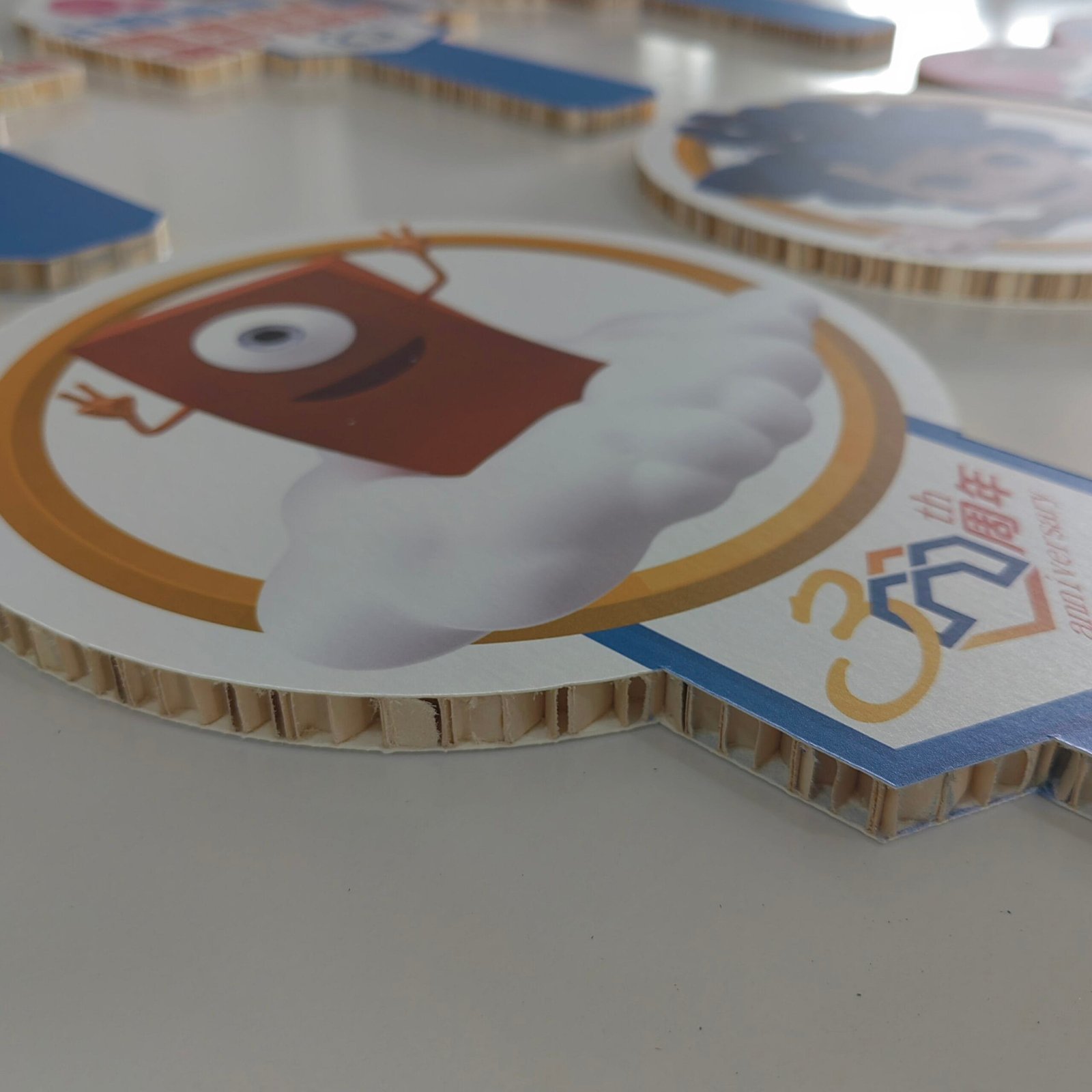 白卡蜂窩板噴畫定制:圖片 3